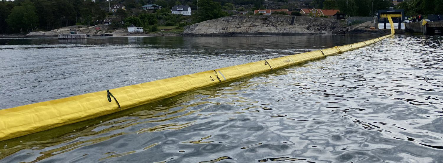 Barrages flottants de confinement auto-gonflables pour pollutions maritimes