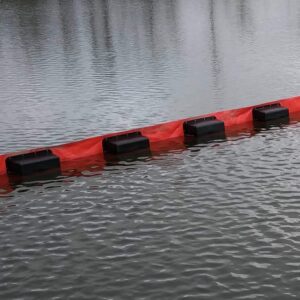 Barrages flottants permanents sont des barrages renforcés pour travaux maritimes et fluviaux