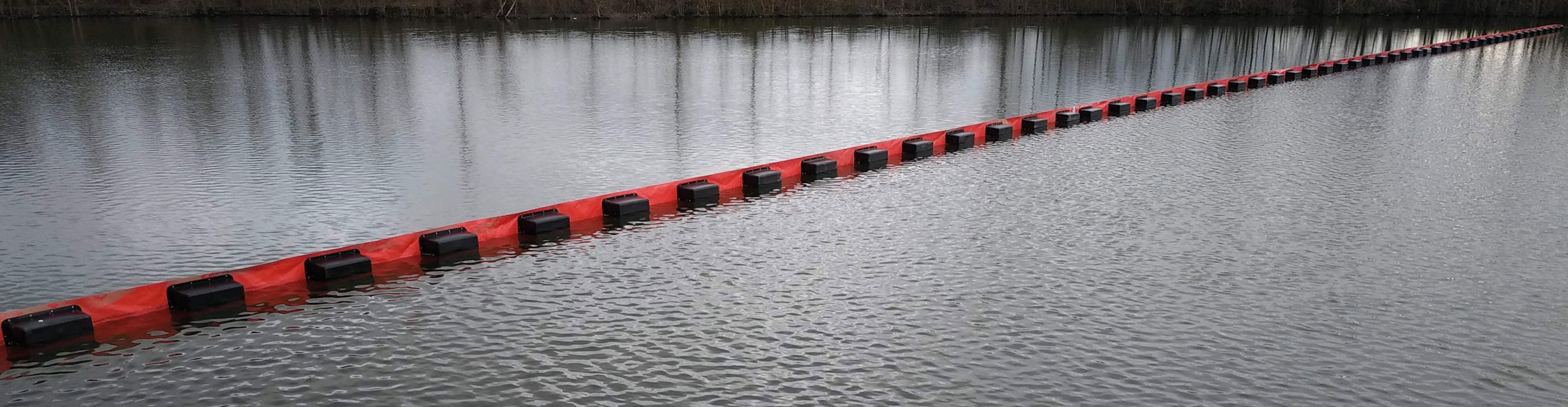 Barrages flottants permanents pour travaux maritimes et fluviaux