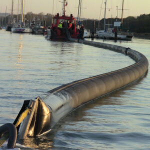 Barrages de confinement gonflables pour pollutions maritimes